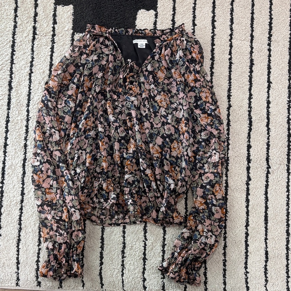 American Eagle Outfitters Black Floral Long-Sleeve Smocked Blouse